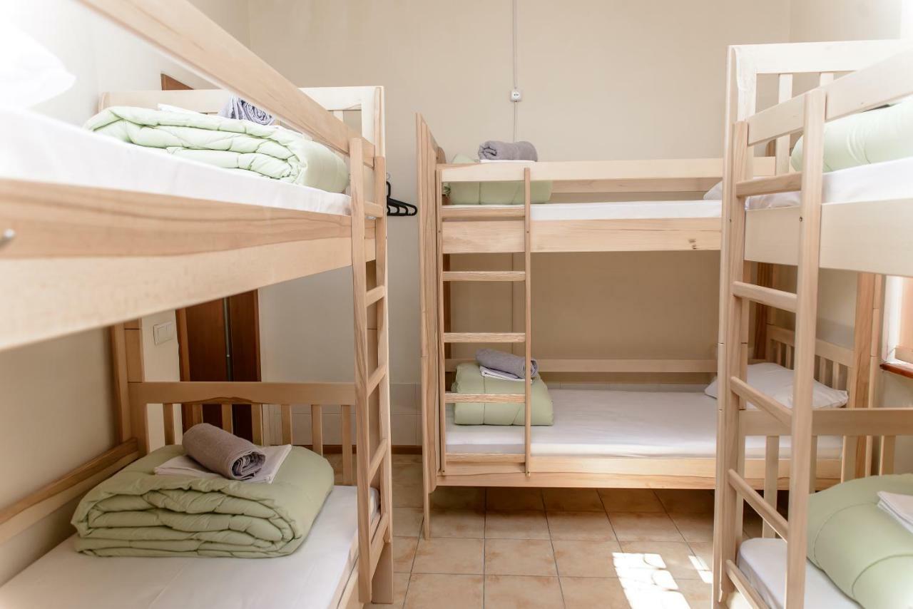 Globus Lipki Hostel Kiev Buitenkant foto