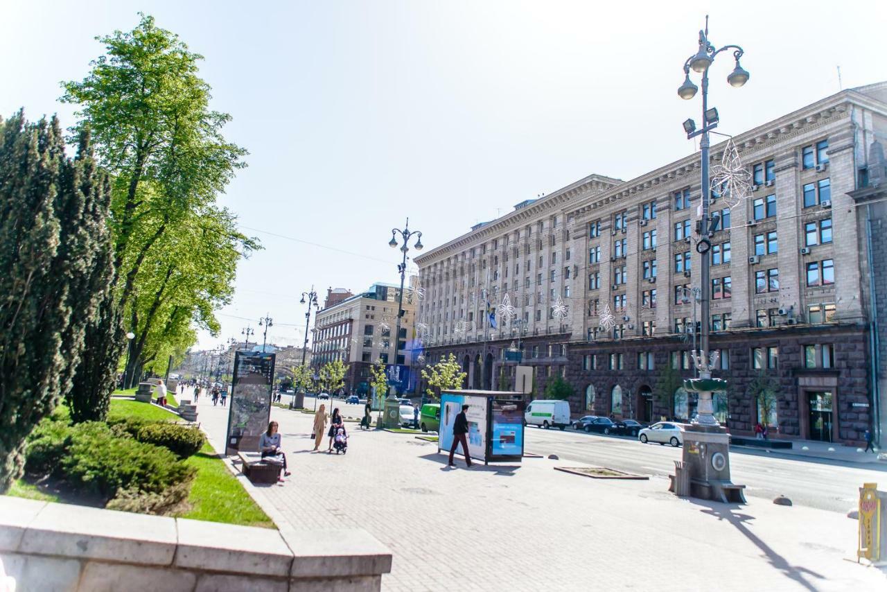 Globus Lipki Hostel Kiev Buitenkant foto